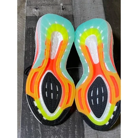 Adidas ULTRABOOST 22 J GIRL Big Kids SIZE 4 Sneaker cblack/turbo/mineus GY4516 - Picture 11 of 14